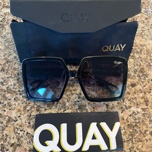 Quay oversized sunglasses.
